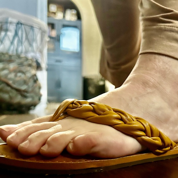 NWOT! Size 8.5 YellowBox Women's Mustard Braided Dauphine Sandals - Picture 6 of 6